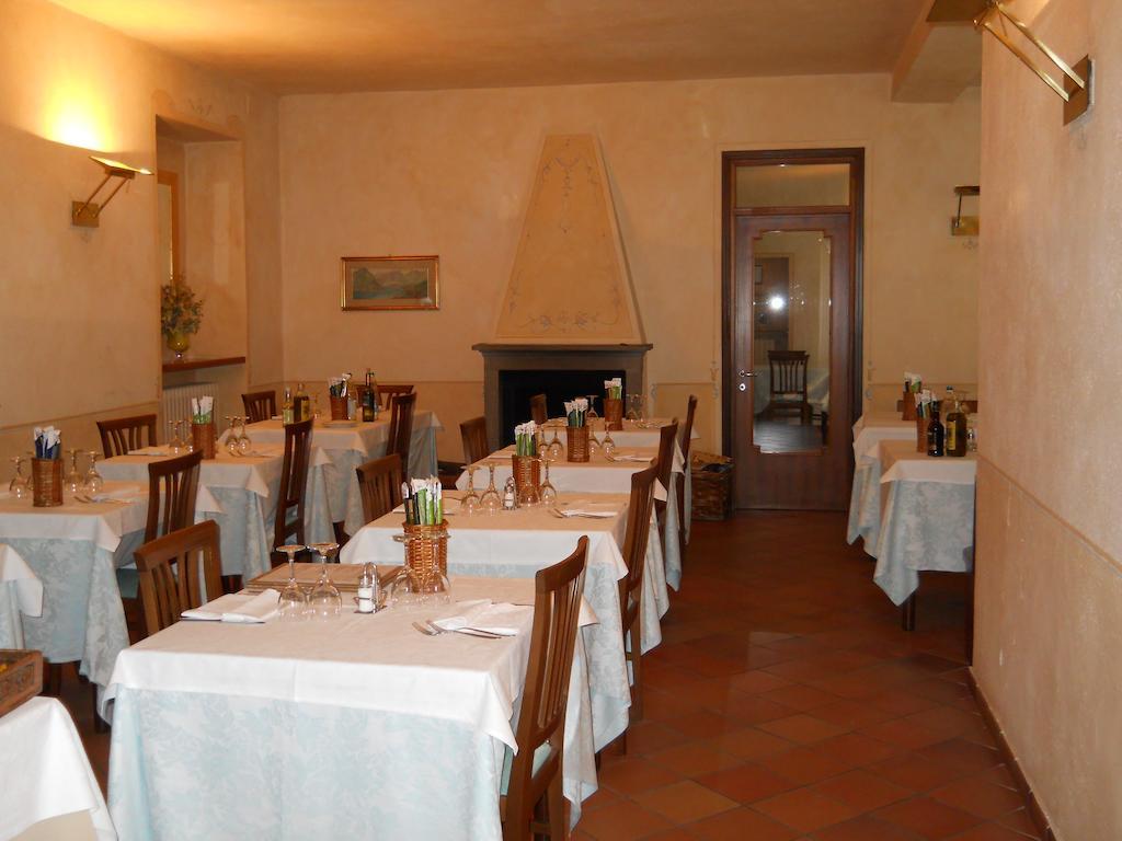 Albergo Ristorante Aquila سولتسانو المظهر الخارجي الصورة