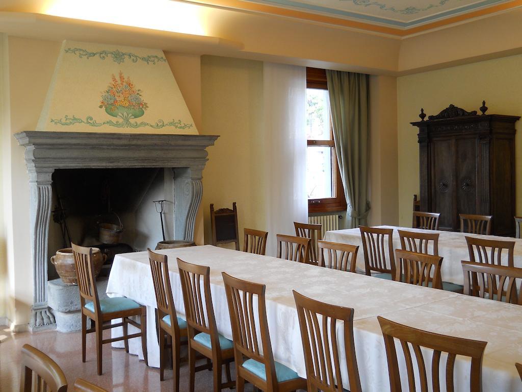 Albergo Ristorante Aquila سولتسانو المظهر الخارجي الصورة